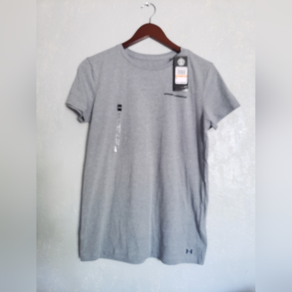 NWT Under Armour  Women's T-shirt  size S gray color